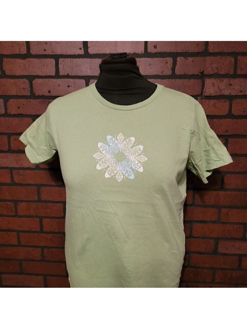 Columbia Size L. Short sleeve Sage Green short sleeve t-shirt with screenprint